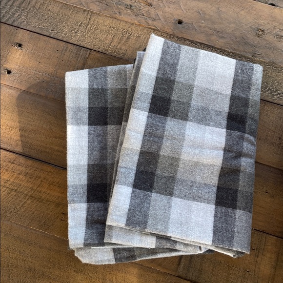 Brooklinen Flannel Duvet Cover - Picture 3 of 5